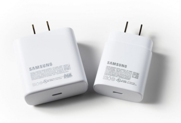 Samsung Galaxy S21 и особый блок зарядки для серии