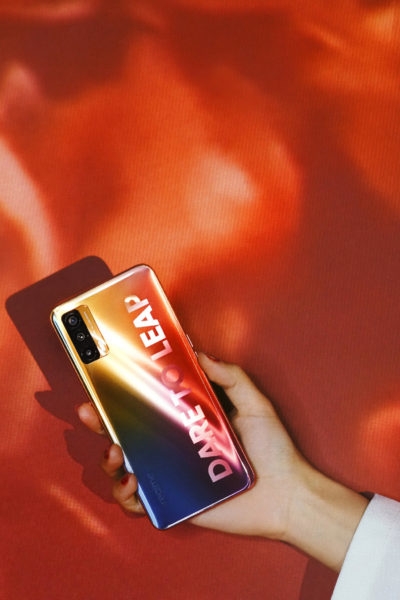 Realme V15 — первая новинка компании в 2021 году