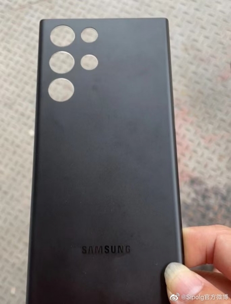 Задник Samsung Galaxy S22 Ultra засветился