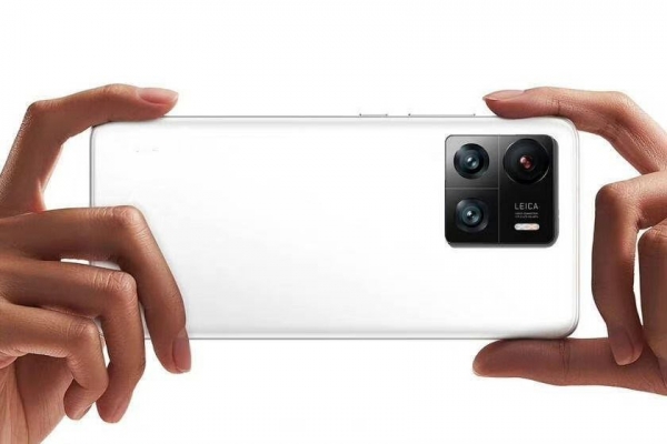 Концептуальное фото Xiaomi 13 Pro с камерой от Leica