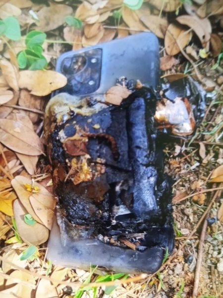 Новенький OnePlus Nord 2T взорвался в кармане своего владельца