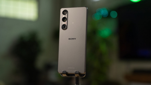 Sony Xperia 1 V: все расцветки на студийных фото