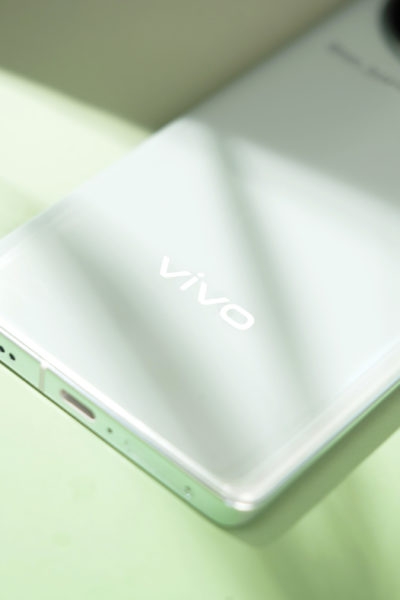 Vivo X90s уже показался на студийных фото