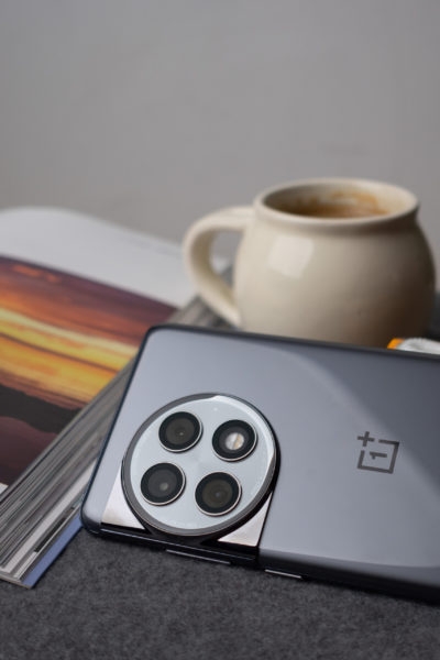 OnePlus Ace 2 Pro во всей своей красе показался на студийных фото